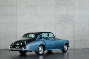 Image 32/50 of Bentley S 3 (1964)