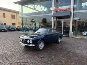 Image 2/27 of Alfa Romeo 1750 GT Veloce (1969)