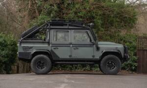 Image 2/50 de Land Rover Defender 110 Crew Cab SE (2010)