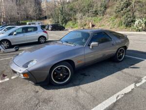 Image 17/21 of Porsche 928 S (1986)