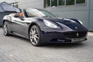 Image 22/50 de Ferrari California (2012)