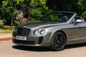 Immagine 37/50 di Bentley Continental GTC (2010)