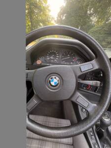 Immagine 39/75 di BMW 320i (1988)