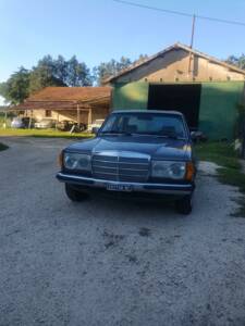 Bild 38/44 von Mercedes-Benz 240 D (1981)