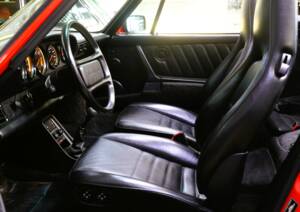Image 30/47 of Porsche 911 Carrera 3.2 (1989)