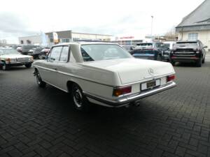 Image 6/20 of Mercedes-Benz 220 D (1972)