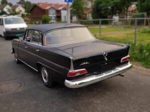 Image 6/8 of Mercedes-Benz 190 c (1963)
