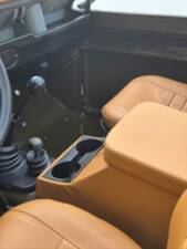 Image 11/25 of Land Rover 90 (1986)