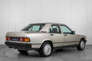 Image 2/50 of Mercedes-Benz 190 D (1986)