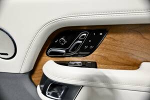 Bild 41/50 von Land Rover Range Rover Autobiography SDV8 (2018)