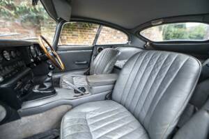 Image 13/50 de Jaguar E-Type (1968)