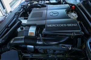 Image 13/50 of Mercedes-Benz 500 SL (1990)