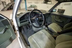 Afbeelding 17/52 van BMW 528i (1984)
