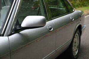 Immagine 15/50 di Jaguar XJ 8 Executive (2002)