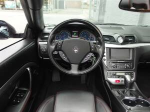 Immagine 31/93 di Maserati GranCabrio 4.7 (2010)