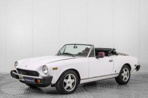Immagine 1/50 di FIAT Spider 2000 Pininfarina 50th Anniversary Edition (1979)