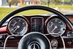 Image 40/86 of Mercedes-Benz 300 SE (1965)