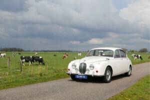 Obraz 4/50 pojazdu Jaguar 240 (1968)