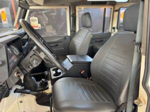 Image 23/45 de Land Rover Defender 110 (1991)