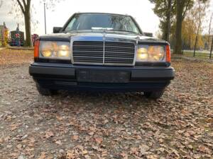 Image 13/148 of Mercedes-Benz 320 TE (1993)