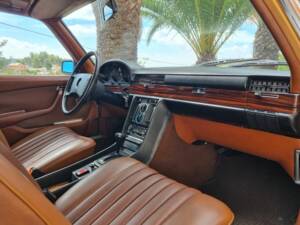 Image 2/8 de Mercedes-Benz 350 SE (1976)