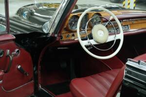 Image 26/50 of Mercedes-Benz 220 SE b (1963)
