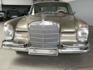 Image 10/38 de Mercedes-Benz 280 SE (1967)