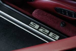 Image 47/50 of Porsche 928 GT (1989)