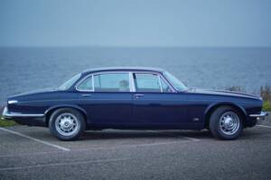 Image 12/26 de Jaguar XJ 6 L 4.2 (1976)