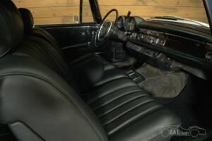 Image 15/18 of Mercedes-Benz 280 SE (1970)