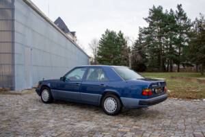 Bild 5/25 von Mercedes-Benz 300 E-24 (1991)