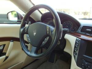 Image 52/98 of Maserati GranTurismo 4.2 (2008)