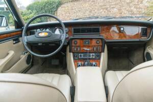 Image 30/50 of Jaguar XJ 12 (1987)