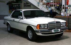 Bild 3/38 von Mercedes-Benz 230 CE (1984)