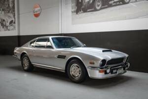 Image 1/50 of Aston Martin V8 (1978)