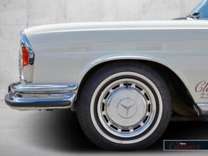 Image 20/29 de Mercedes-Benz 280 SE 3,5 (1971)