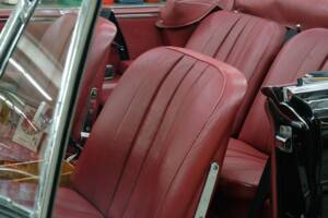Image 30/50 of Mercedes-Benz 220 SE b (1963)