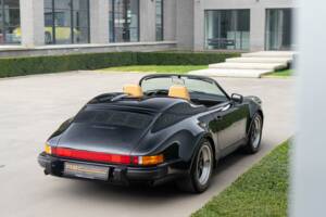 Imagen 25/32 de Porsche 911 Speedster 3.2 (1989)