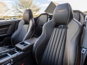 Bild 11/79 von Aston Martin DB 9 GT Volante (2017)