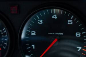 Afbeelding 34/61 van Porsche 911 Carrera 4 (1990)