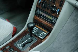 Bild 20/50 von Mercedes-Benz 500 SE (1990)
