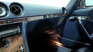 Image 17/42 de Mercedes-Benz 560 SL (1988)