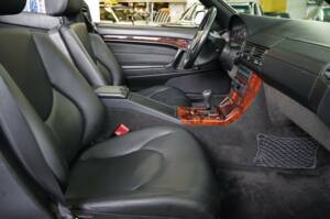 Image 19/33 of Mercedes-Benz SL 500 (2001)