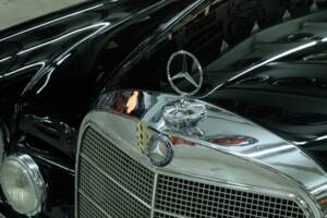 Image 22/50 of Mercedes-Benz 220 SE b (1963)