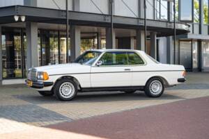Image 13/62 of Mercedes-Benz 280 CE (1982)
