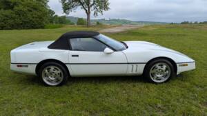 Bild 33/35 von Chevrolet Corvette Convertible (1990)