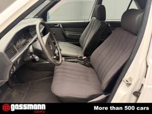 Imagen 9/15 de Mercedes-Benz 190 (1987)