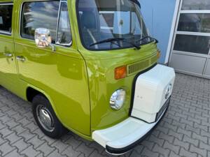 Image 19/100 of Volkswagen T2b Westfalia (1979)