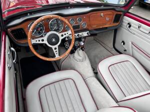 Image 9/26 of Triumph TR 4 (1965)