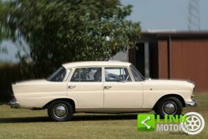 Bild 3/10 von Daimler 2.5 Litre V8 (1967)